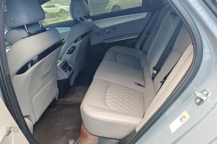 BYD Han 2025 car image #19