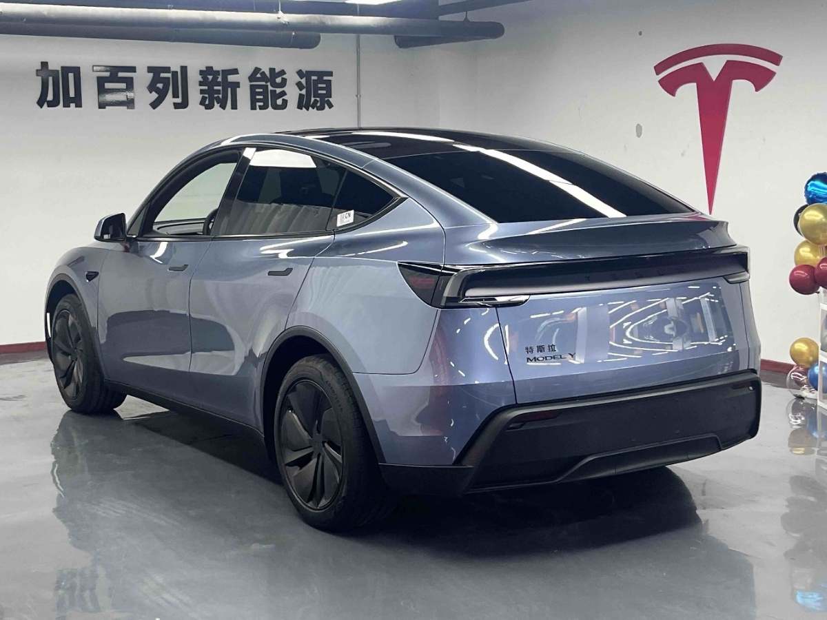 Tesla Model Y 2026 car image #14