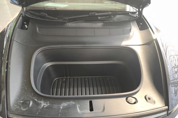 Tesla Model Y 2025 car image #20