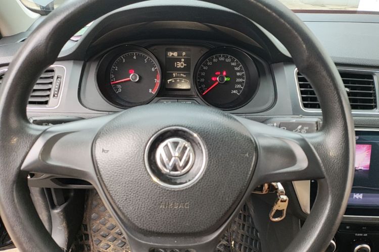 Volkswagen Lavida 2017 car image #11