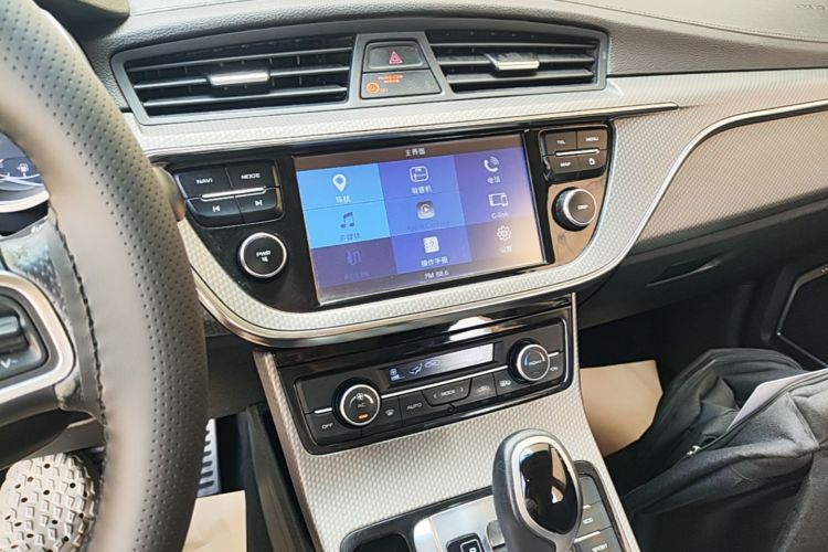 GEELY Emgrand GS 2017 car image #13