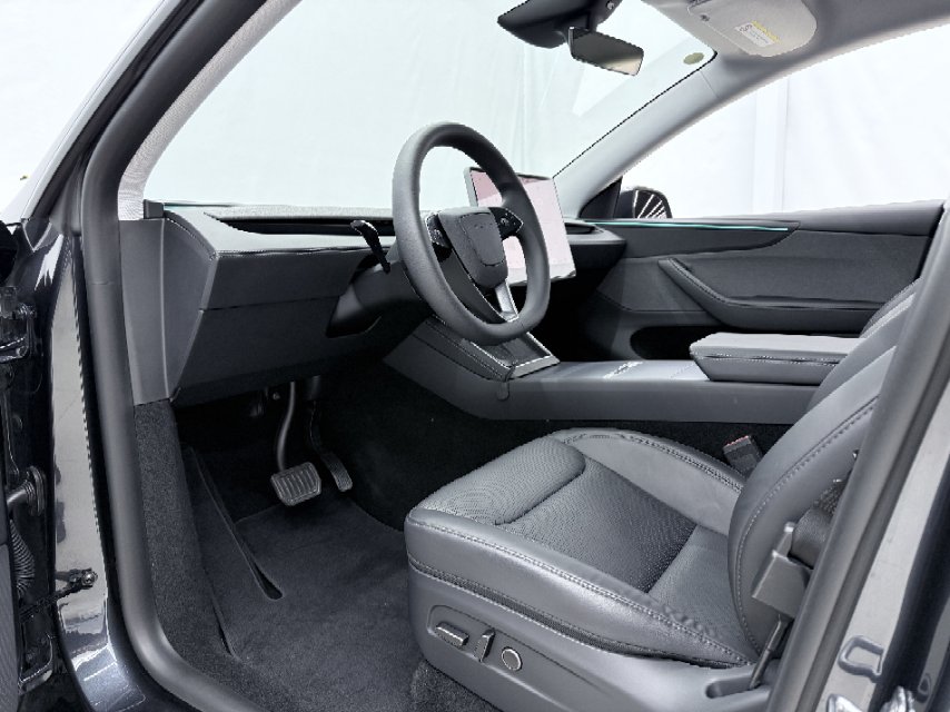 Tesla Model Y 2025 #5 Tesla Model Y 2025 car image #5