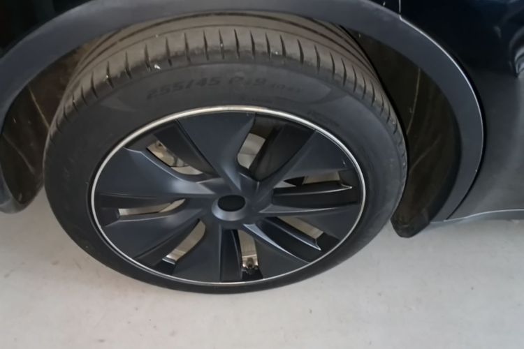 Tesla Model Y 2023 صورة سيارة #10