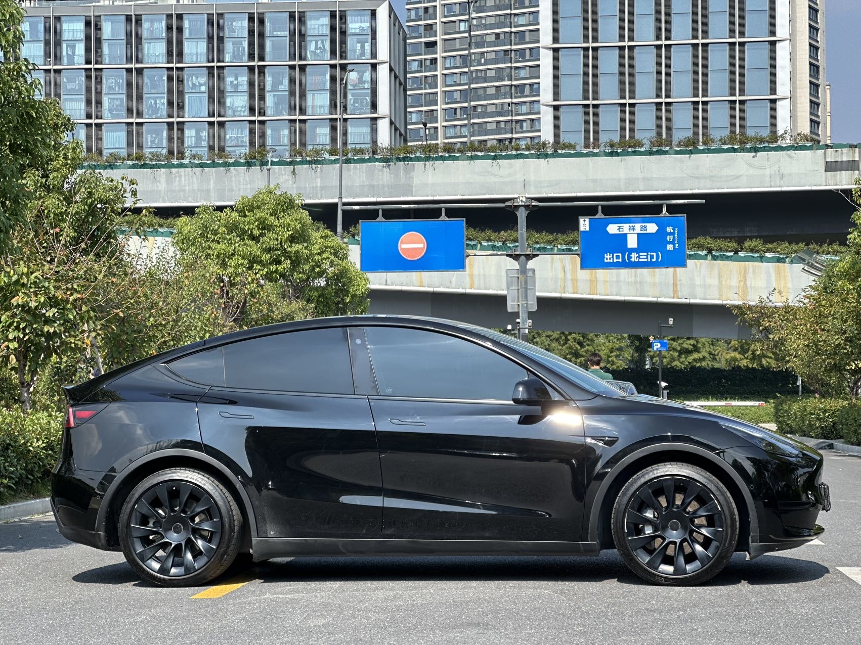 Tesla Model Y 2022 #10 Tesla Model Y 2022 car image #10