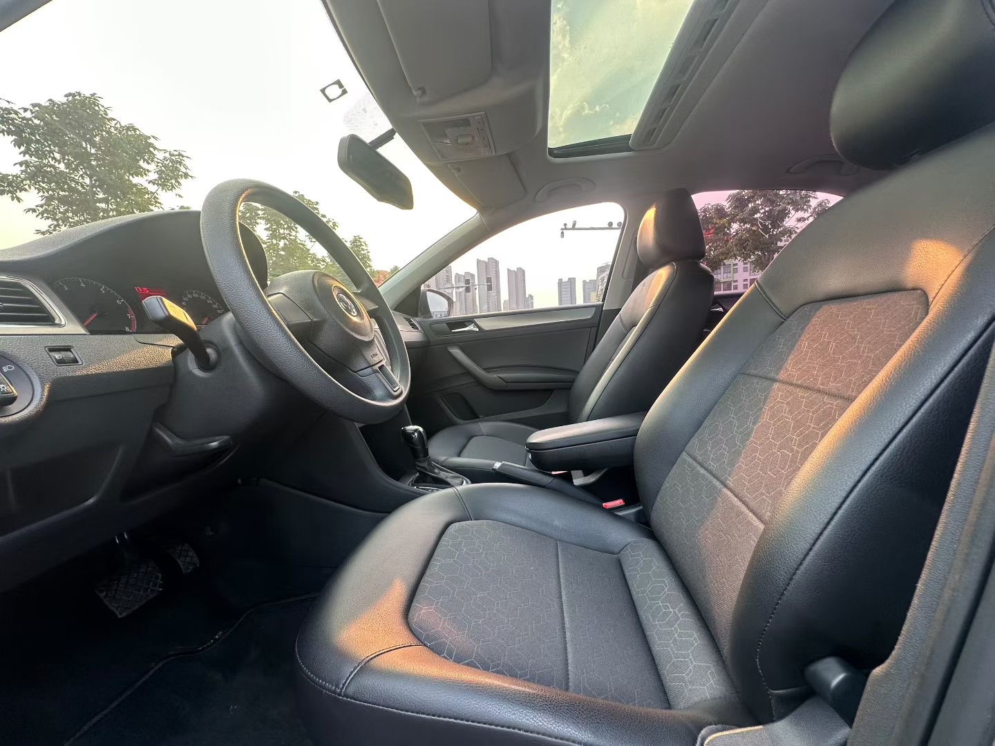 Volkswagen Santana 2014 car image #4