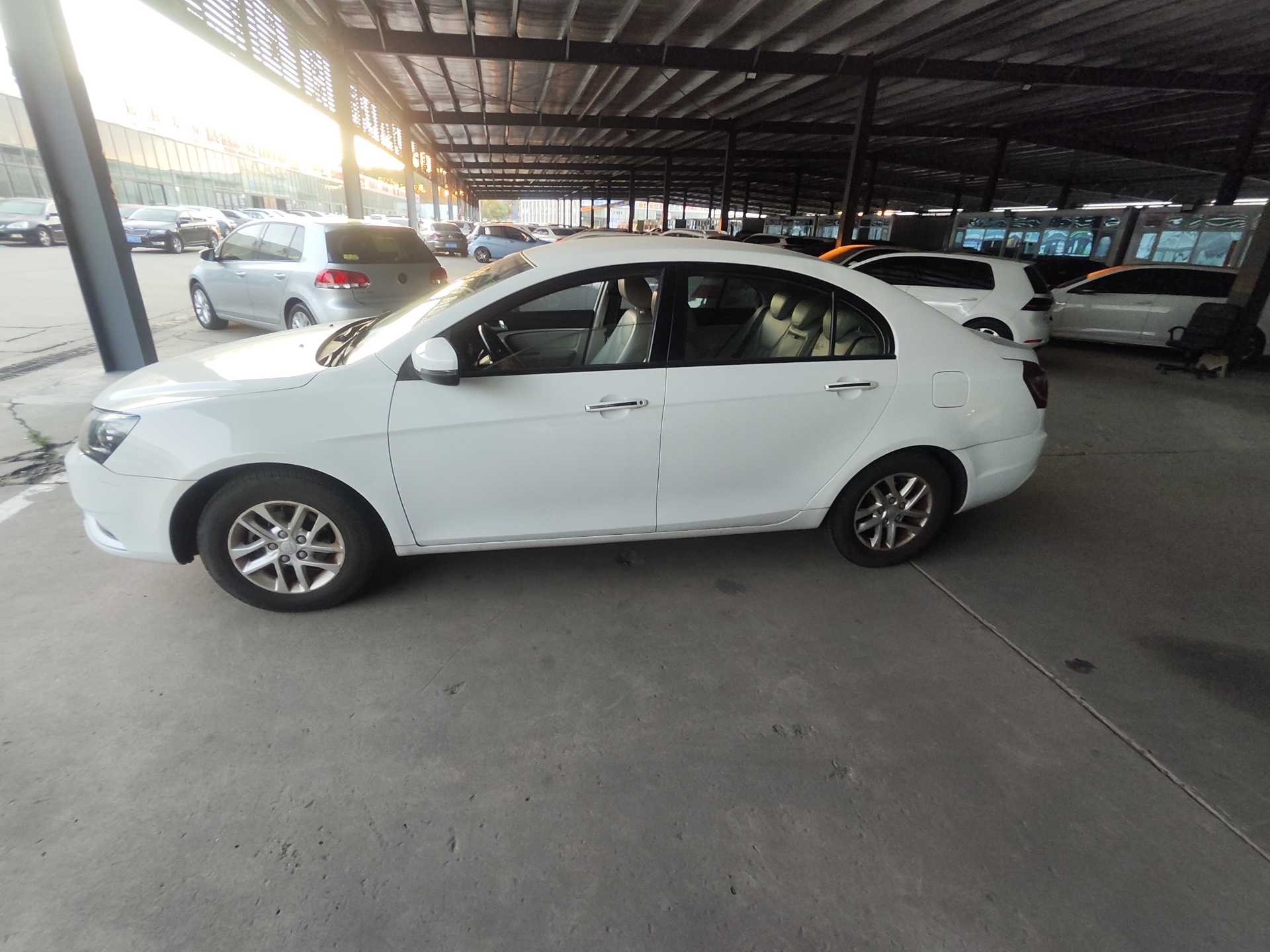 GEELY Emgrand 2016 car image #2