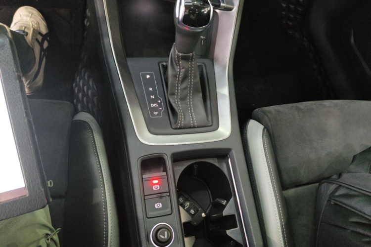 Audi Q3 2022 car image #18