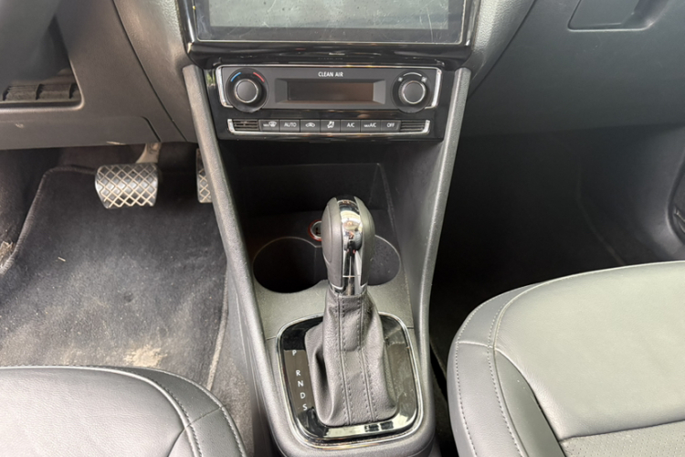 Volkswagen Polo 2018 car image #22