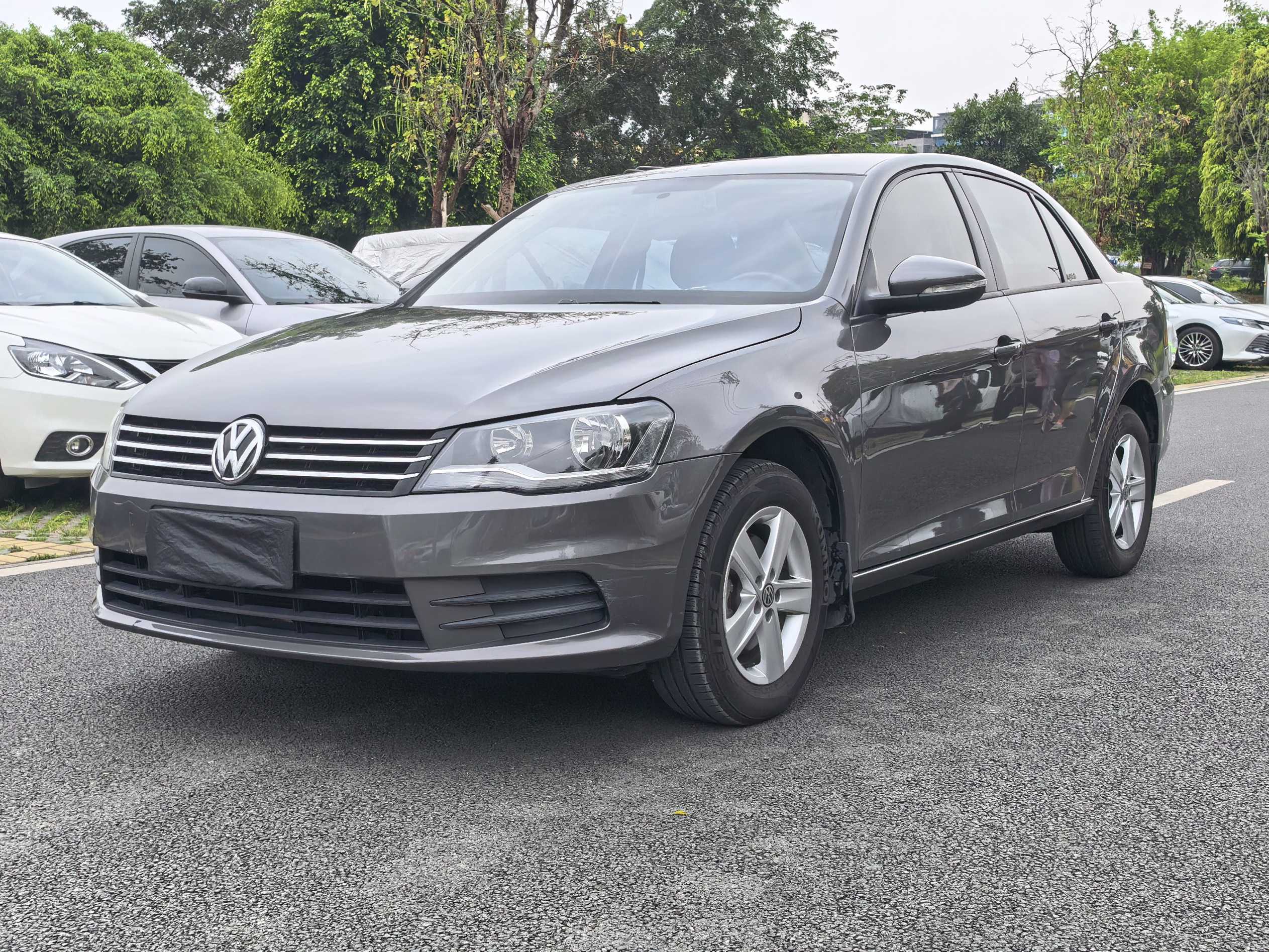 Volkswagen Bora 2013 car image 