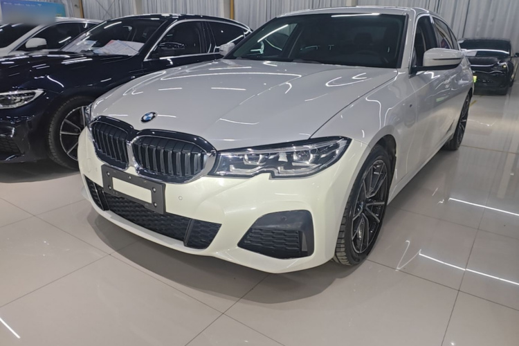BMW 3 Series 2021 #2 BMW 3 Series 2021 صورة سيارة #2