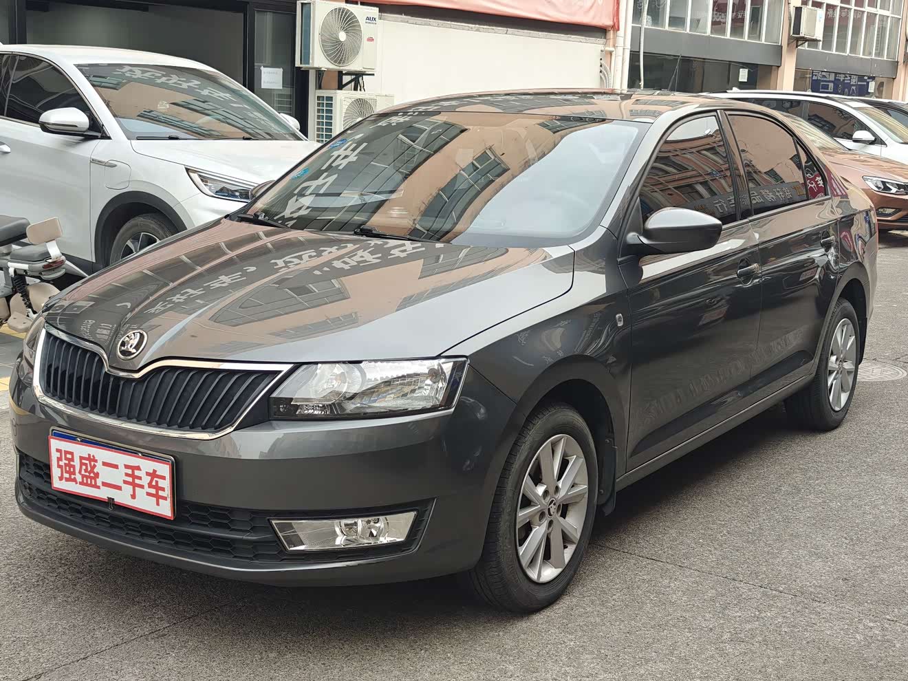 Skoda Rapid 2016 Skoda Rapid 2016 car image
