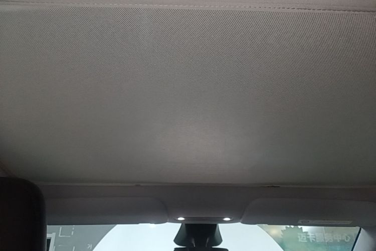 Tesla Model Y 2025 car image #20