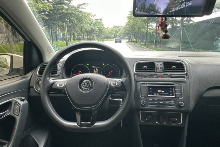 Volkswagen Polo 2016 #13 Volkswagen Polo 2016 car image #13