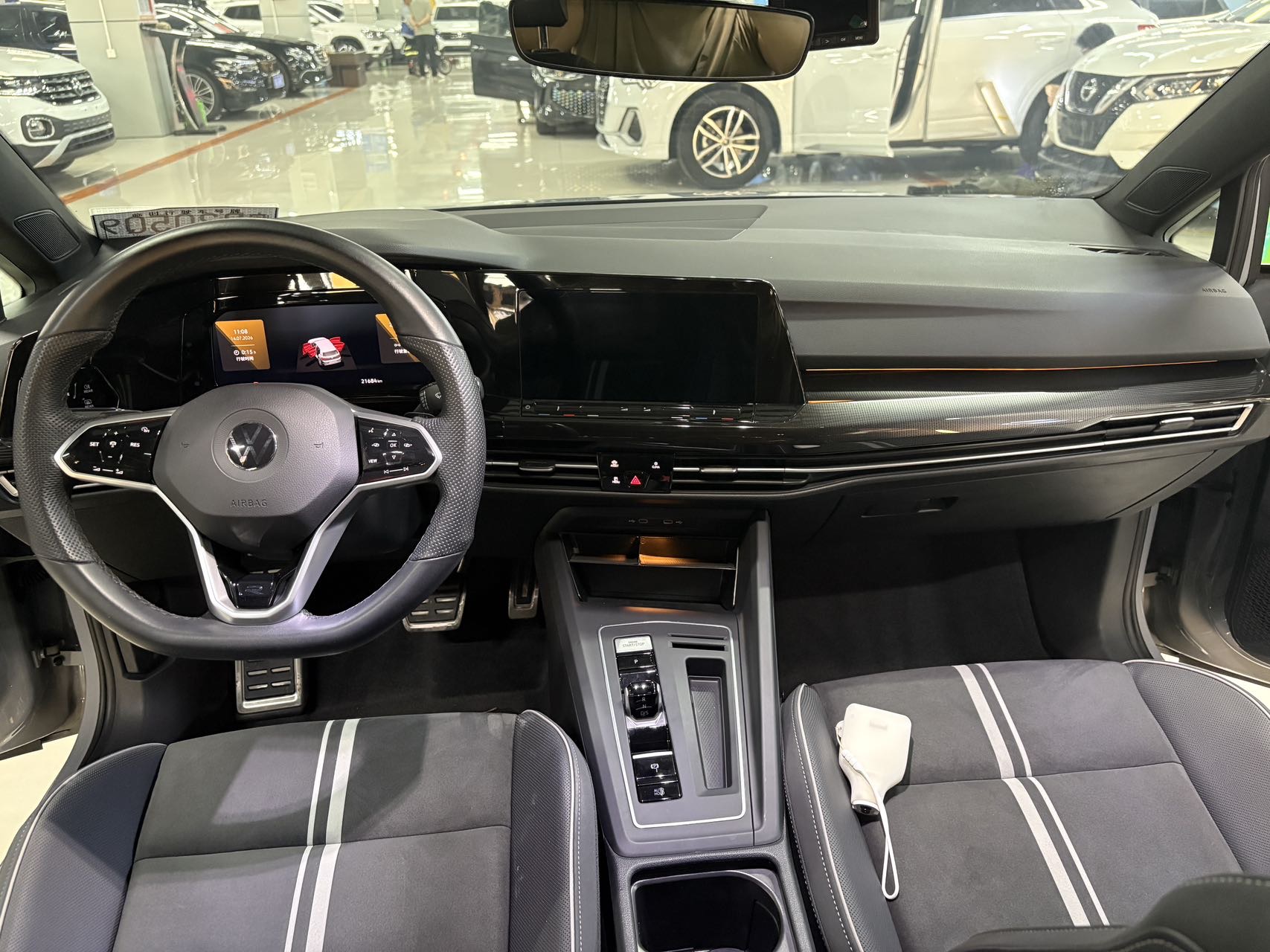 Volkswagen Golf 2022 car image #5