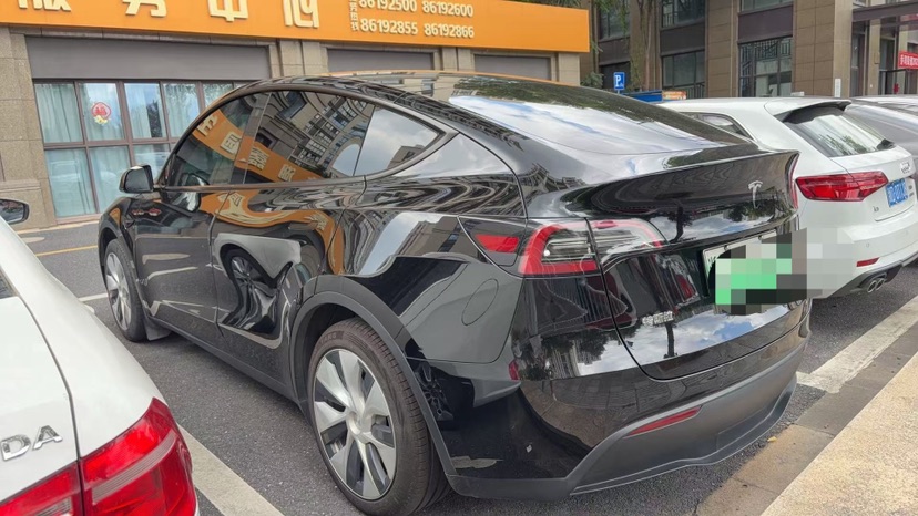 Tesla Model Y 2023 #3 Tesla Model Y 2023 car image #3