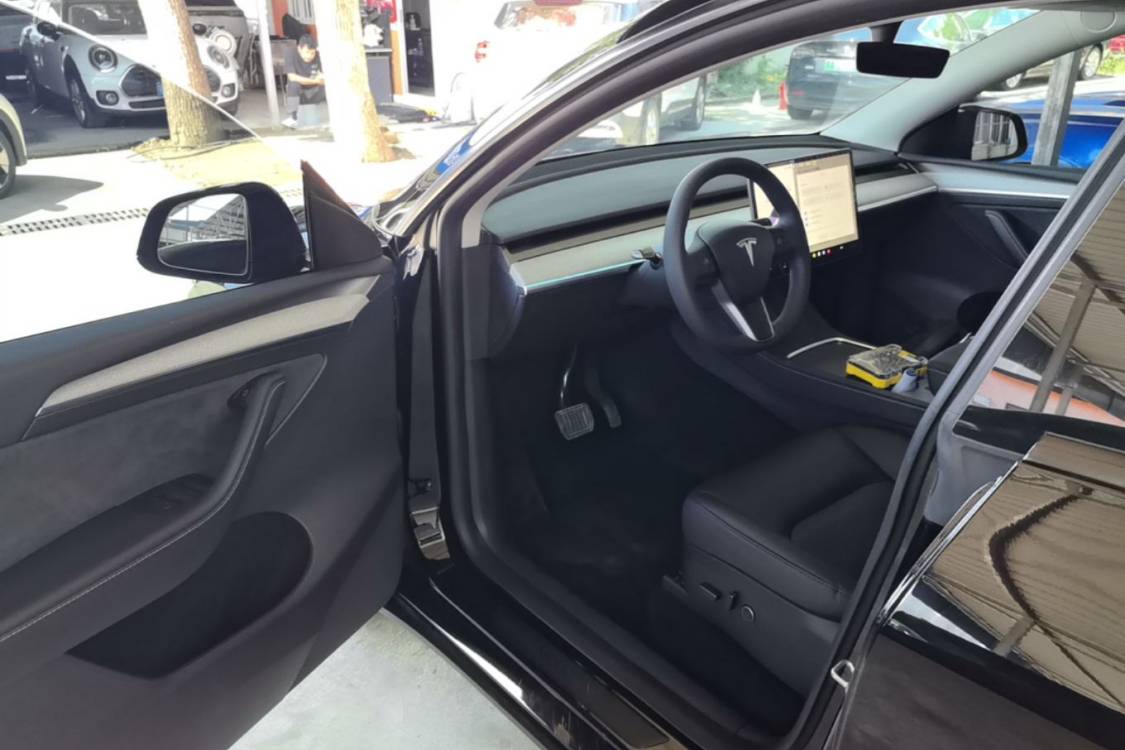 Tesla Model Y 2023 immagine di auto #17