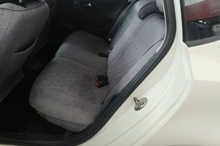 Volkswagen Polo 2018 car image #17