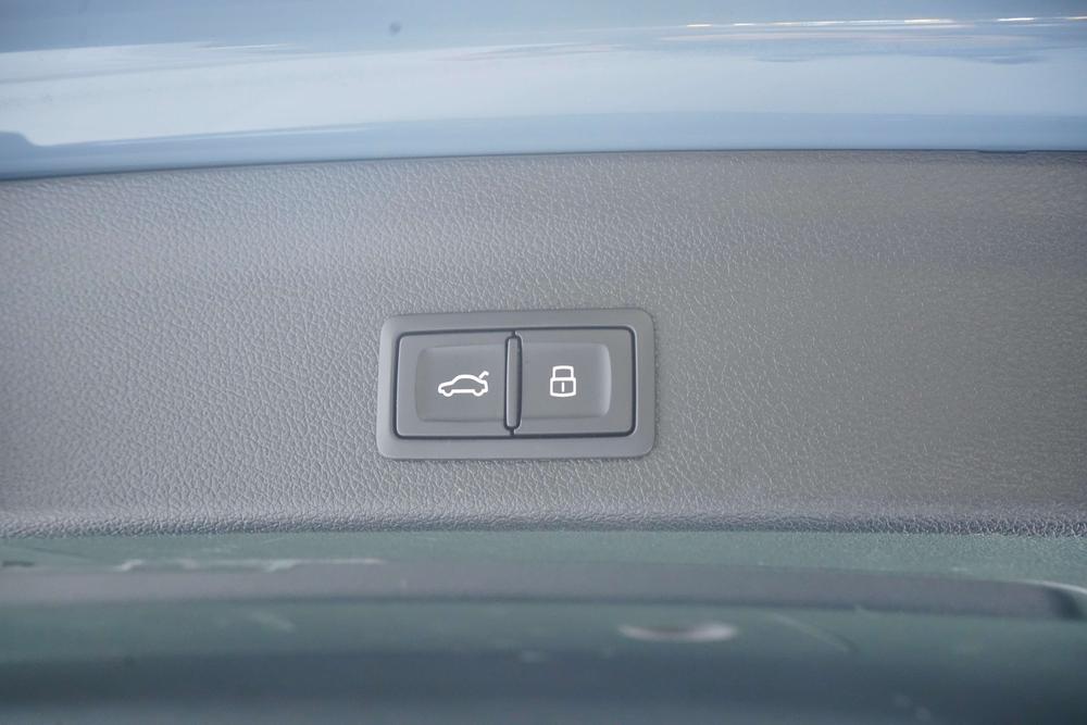 Audi Q3 2022 car image #19