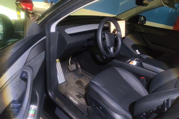 Tesla Model Y 2025 #9 Tesla Model Y 2025 car image #9