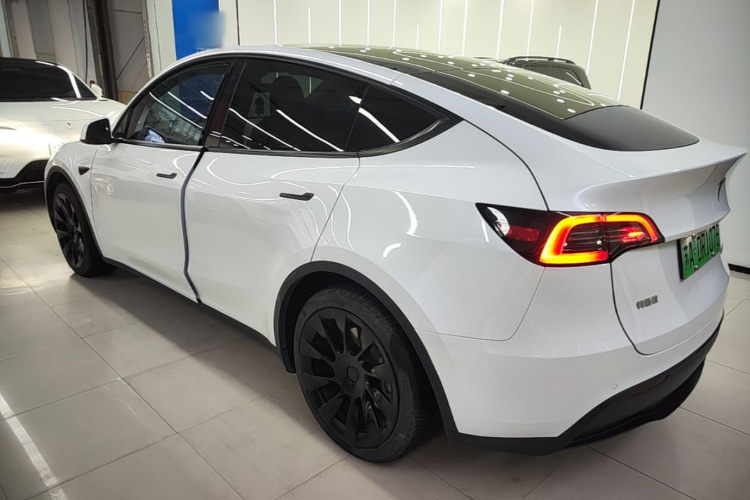 Tesla Model Y 2022 #5 Tesla Model Y 2022 car image #5