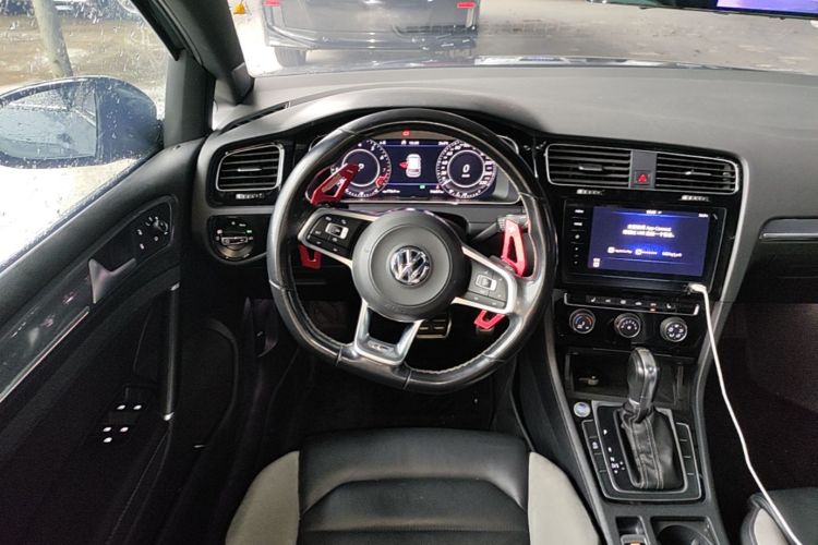 Volkswagen Golf 2020 car image #11