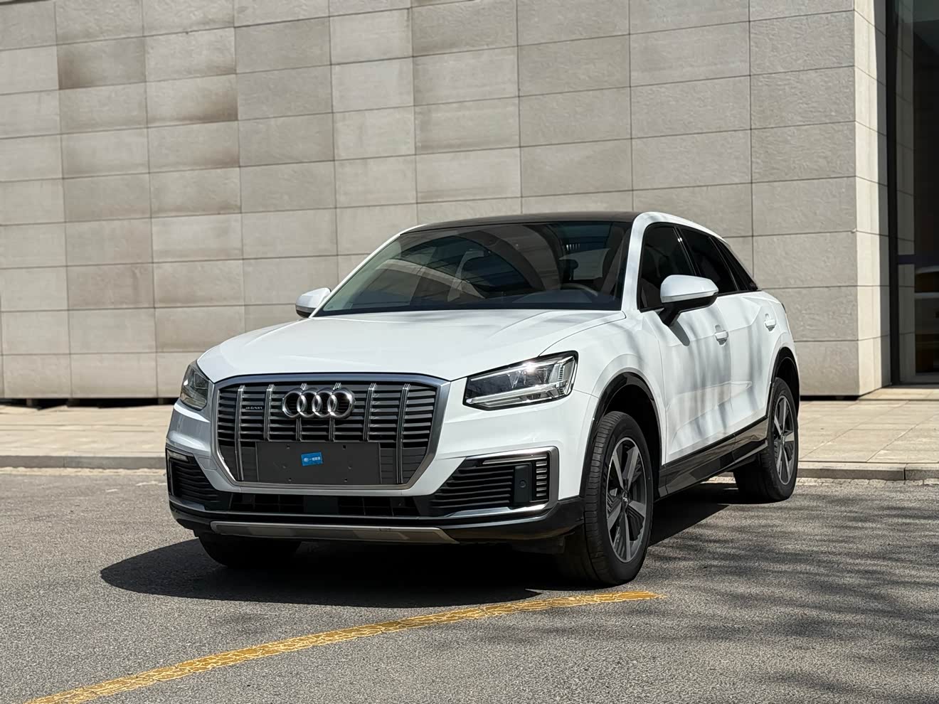 Audi Q2L e-tron 2020 car image 