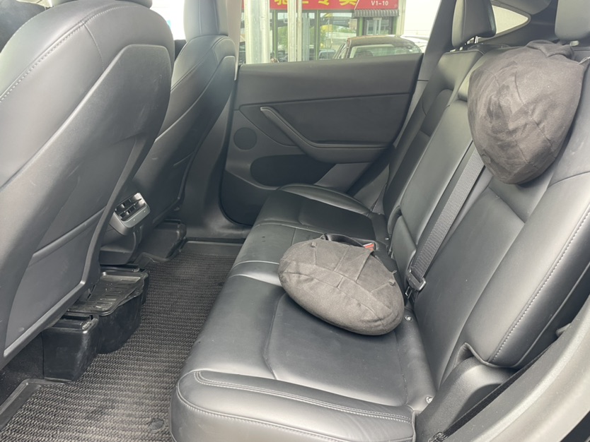 Tesla Model Y 2021 immagine di auto #6