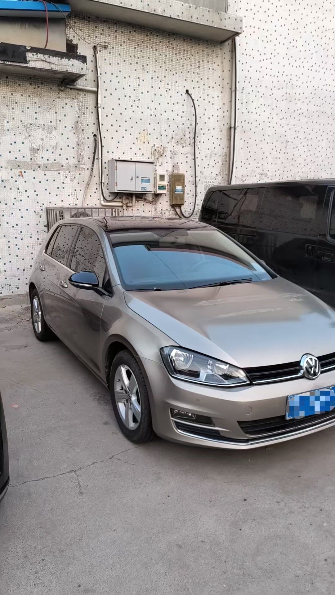 Volkswagen Golf 2017 car image #2