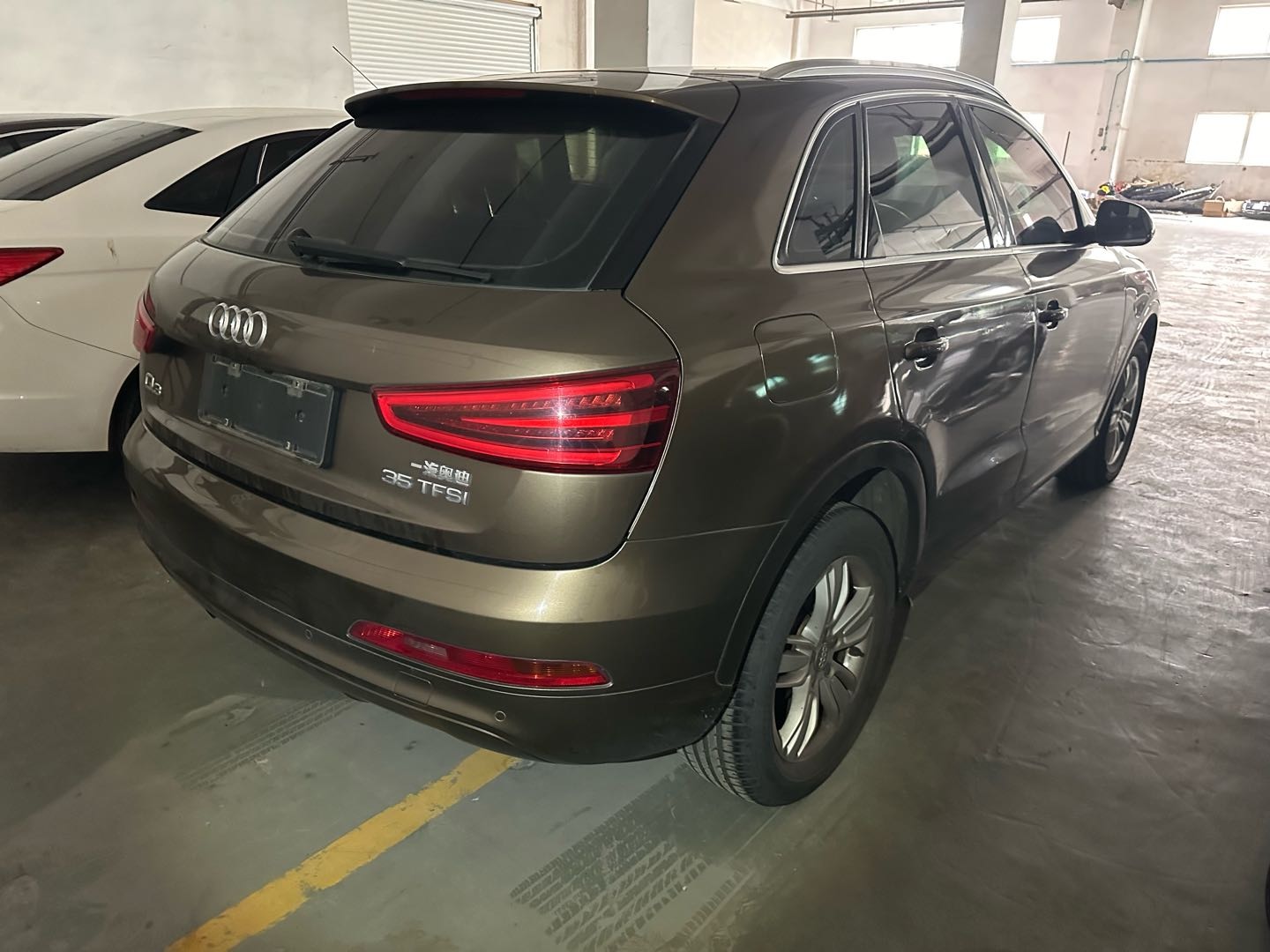 Audi Q3 2013 car image #13