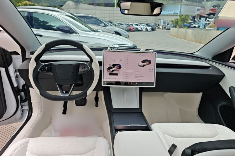 Tesla Model 3 2025 immagine di auto #10