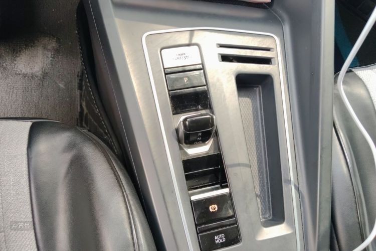 Volkswagen Golf 2021 car image #16