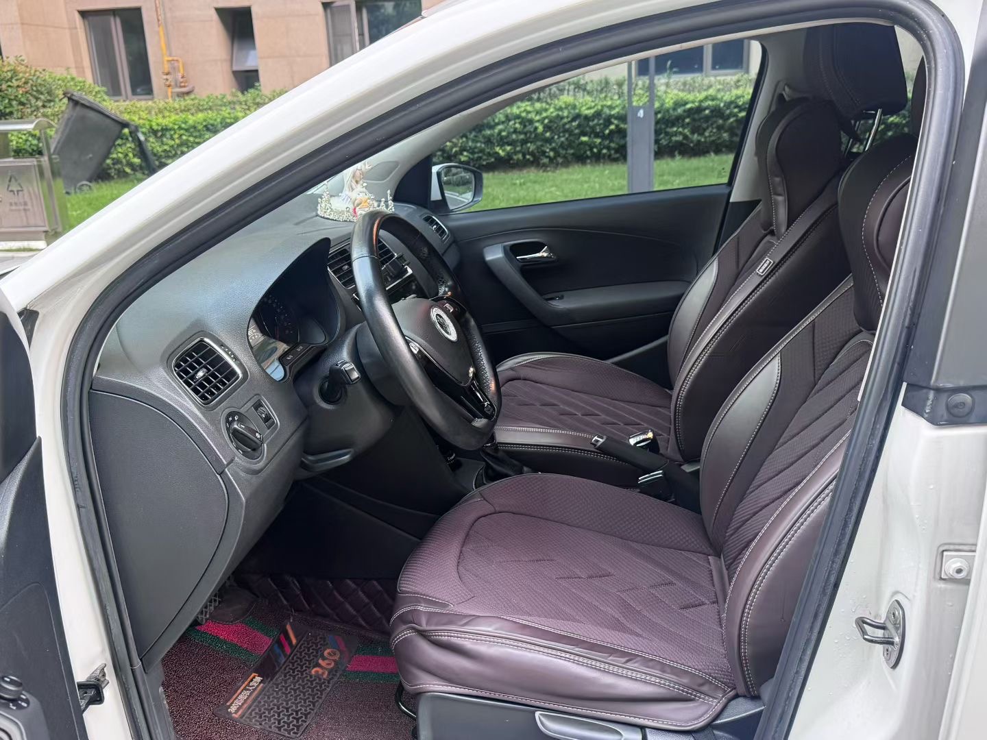 Volkswagen Polo 2019 car image #3