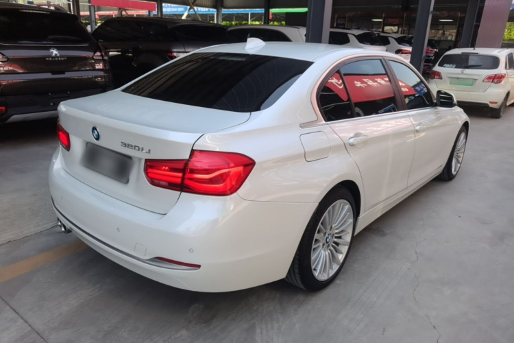 BMW 3 Series 2018 #5 BMW 3 Series 2018 car image #5