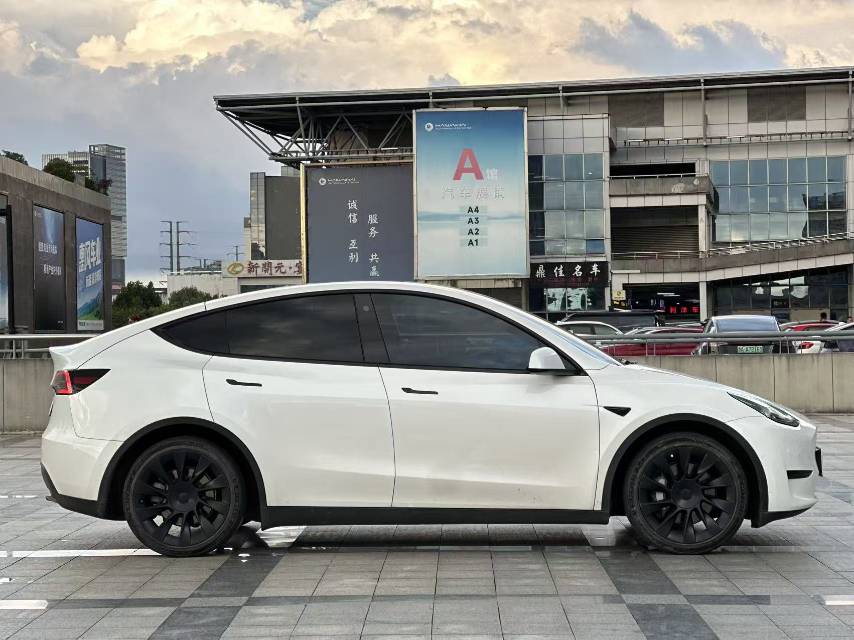 Tesla Model Y 2022 #8 Tesla Model Y 2022 car image #8