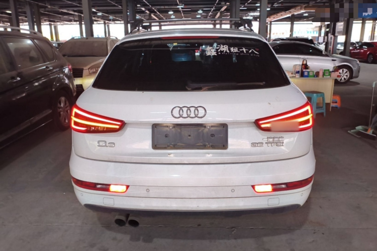 Audi Q3 2018 car image #6