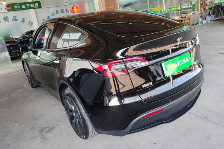 Tesla Model Y 2023 #5 Tesla Model Y 2023 car image #5