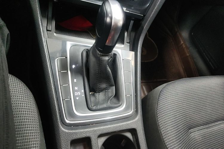 Volkswagen Golf 2019 car image #14