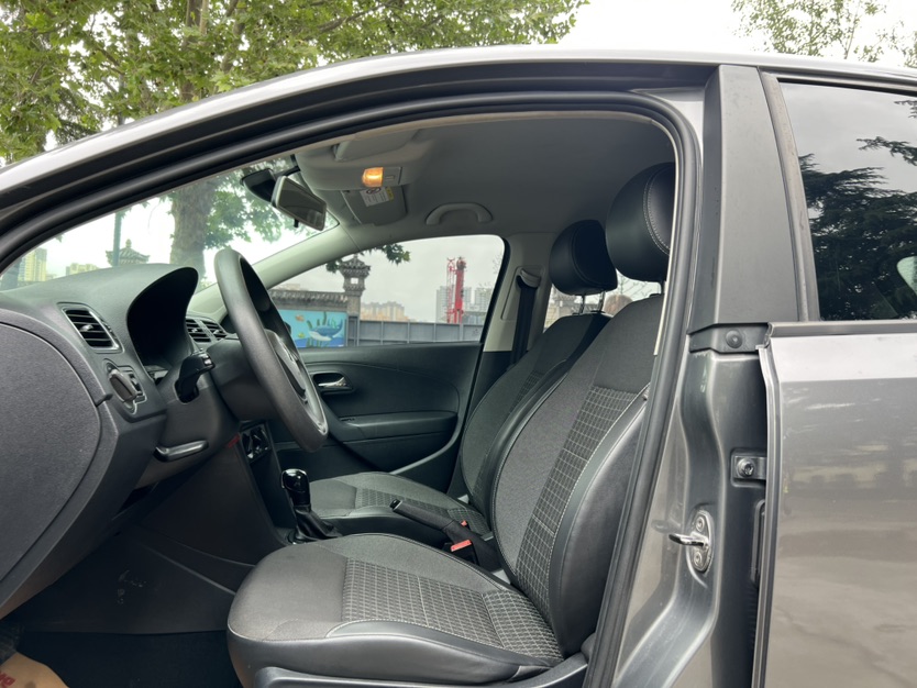 Volkswagen Polo 2014 car image #4