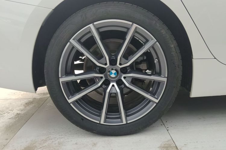 BMW 3 Series 2022 car image #10