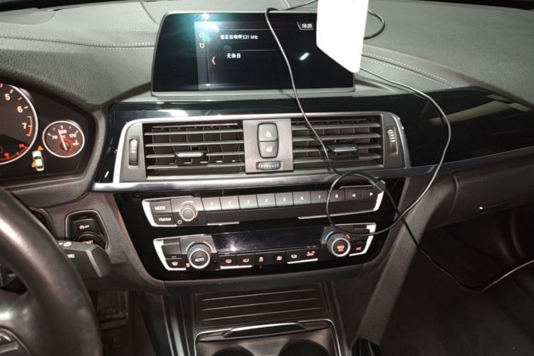 BMW 3 Series 2018 car image #13