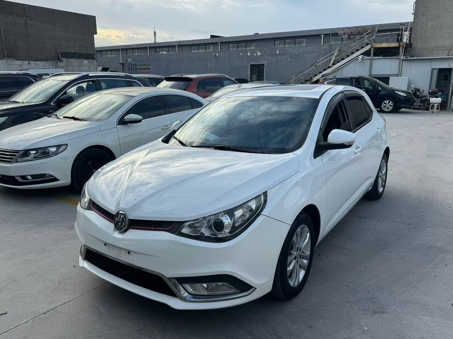MG 5 2015 MG 5 2015 car image