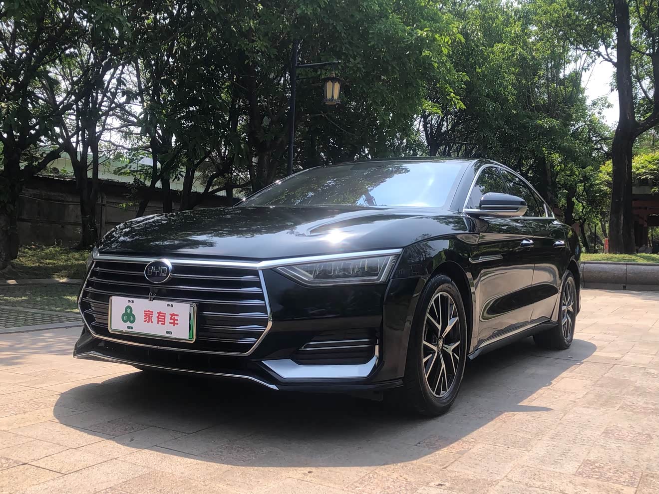 BYD e9 2021 car image 