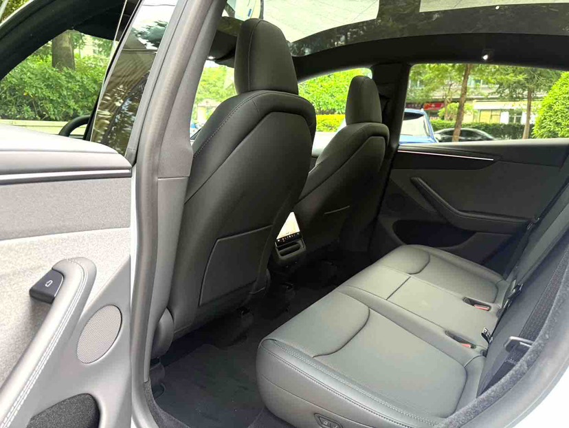 Tesla Model Y 2026 #6 Tesla Model Y 2026 car image #6