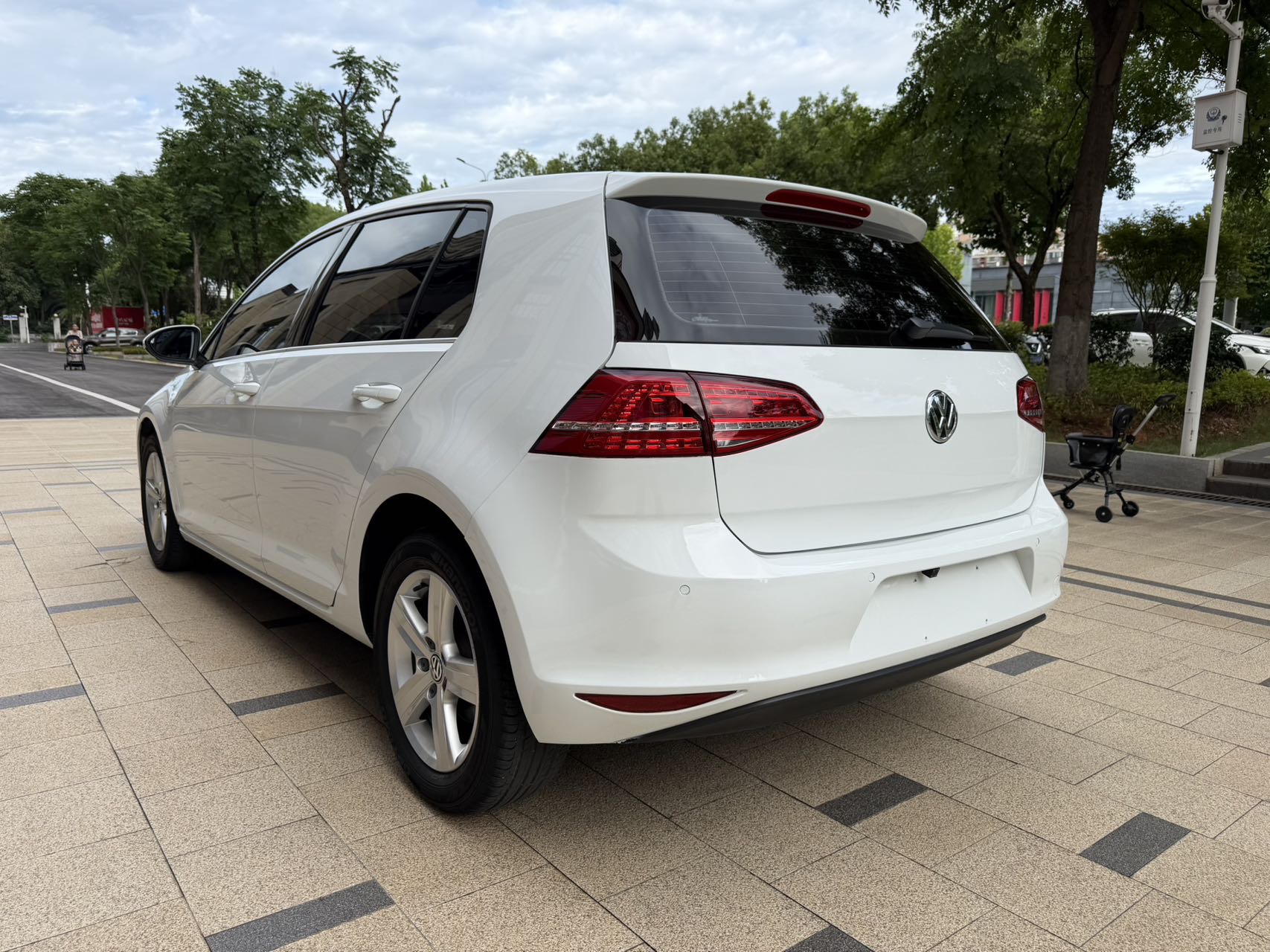 Volkswagen Golf 2016 car image #6