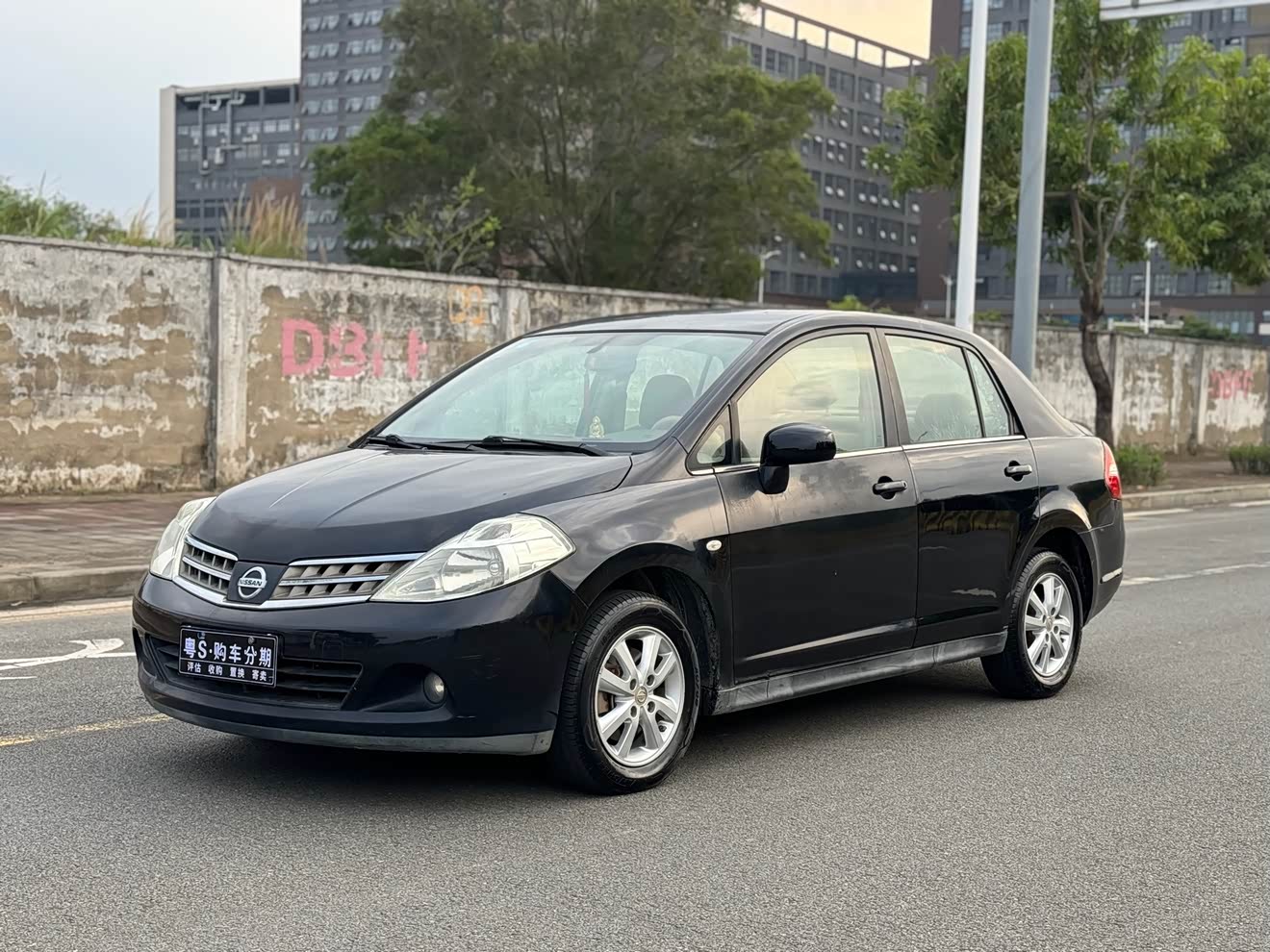 Nissan Tiida Sedan 2009 汽车图片 