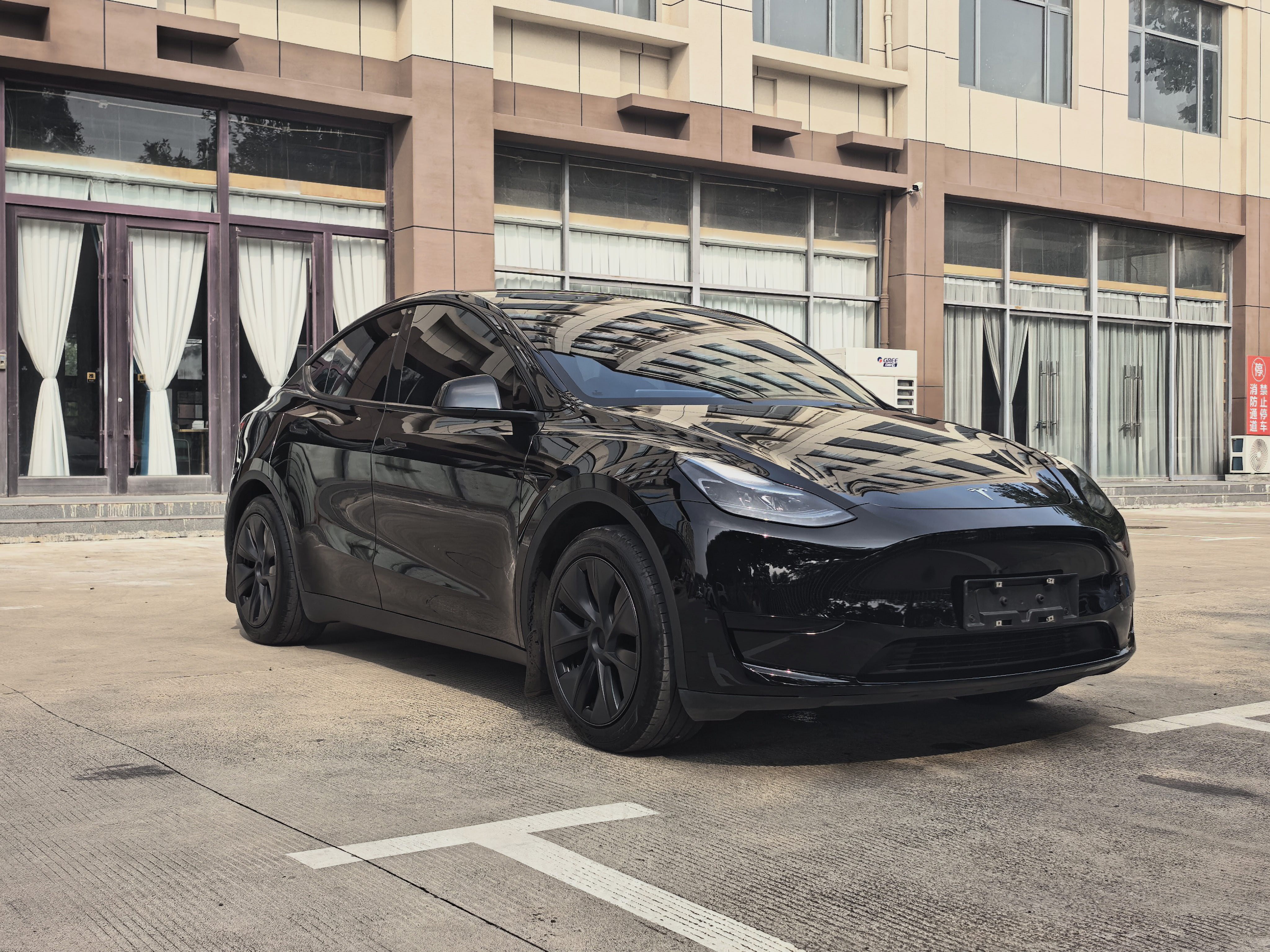 Tesla Model Y 2022 #3 Tesla Model Y 2022 car image #3