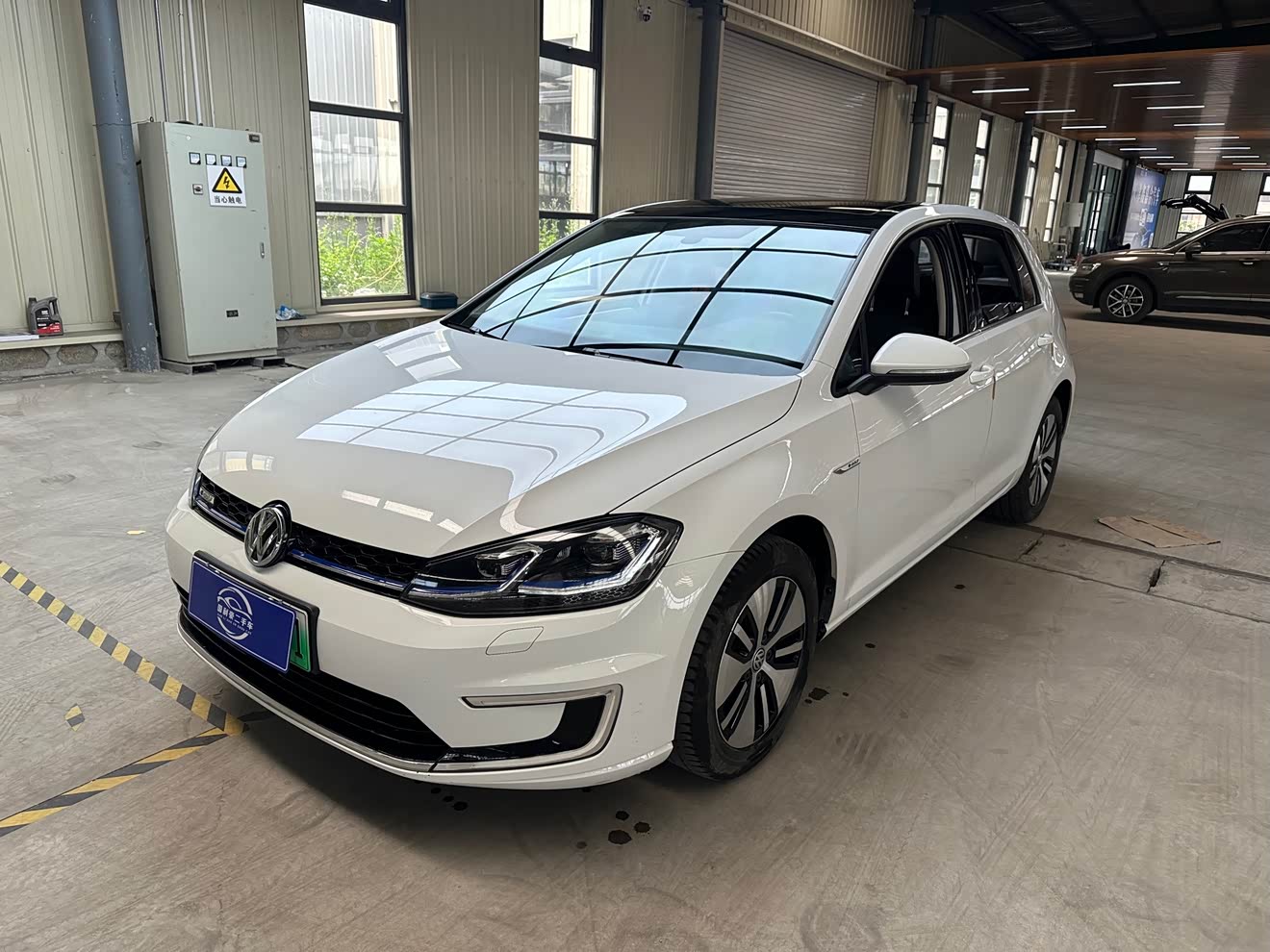 Volkswagen Golf Pure Electric 2020 Volkswagen Golf Pure Electric 2020 car image