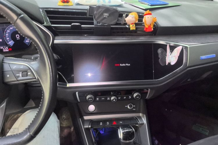 Audi Q3 2019 car image #15