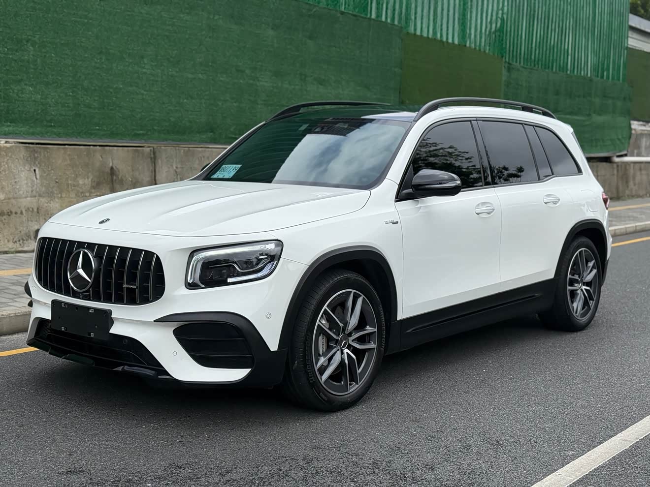 Mercedes-Benz GLB AMG 2023 immagine di auto 