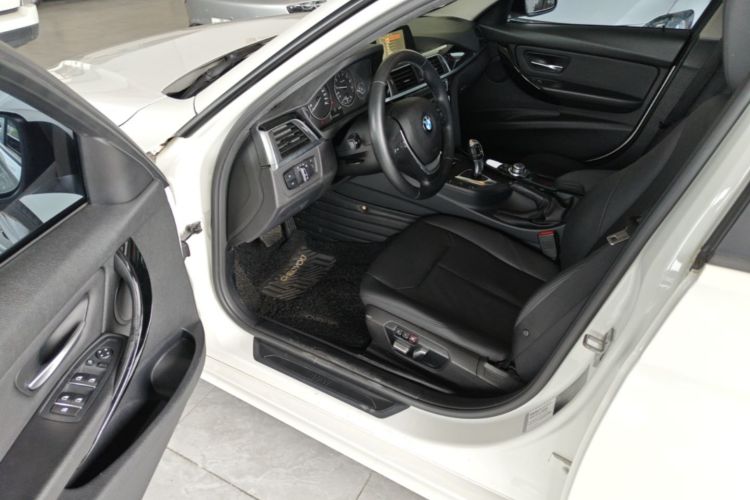 BMW 3 Series 2016 car image #16